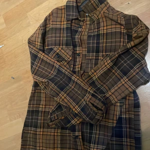 Fin tjock kofta  - Aldrig använd fint skick pris kan diskuteras 