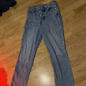 Mom jeans från H&M, bra skick 