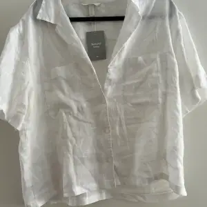 Linneskjorta ifrån Hm, köptes förra sommaren men är aldrig använd(lappen är fortfarande kvar). 💕💕💕