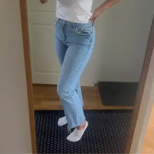 Snygga midwaisted jeans från Gina🤍🤍 Skriv för fler bilder 