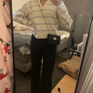 Handväska - Säljer denna väskan för 50kr. Knappt använd så den är i bra skick 😊 frakt tillkommer. Kan även mötas upp.