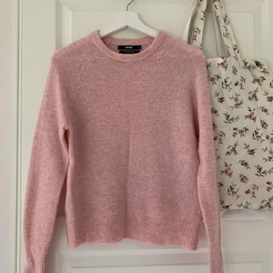 Stickad tröja - Rosa stickad tröja från Bik Bok i stl S, bra skick