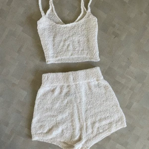 Knit sett - Vitt knit sett som ser nästan exakt ut som det ifrån skims🥰🥰