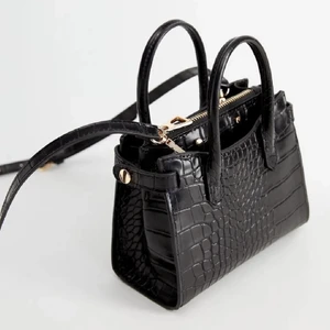 Croc väska från Mango - Helt ny väska från mango, aldrig använd! Mini väska med axelrem