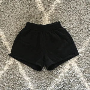 Sweatpants  -  färg: black 💘  Jag köpte den för 199 kr 💌