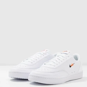 Nike Sportswear COURT VINTAGE UNISEX - Sneakers - Tjena!  Säljer dessa skor som använts vid max 5 tillfällen då dem är alldeles för små för mig.  Fick hem dem 27/6-2022 så dem är i princip nya!  Storlek 40,5 