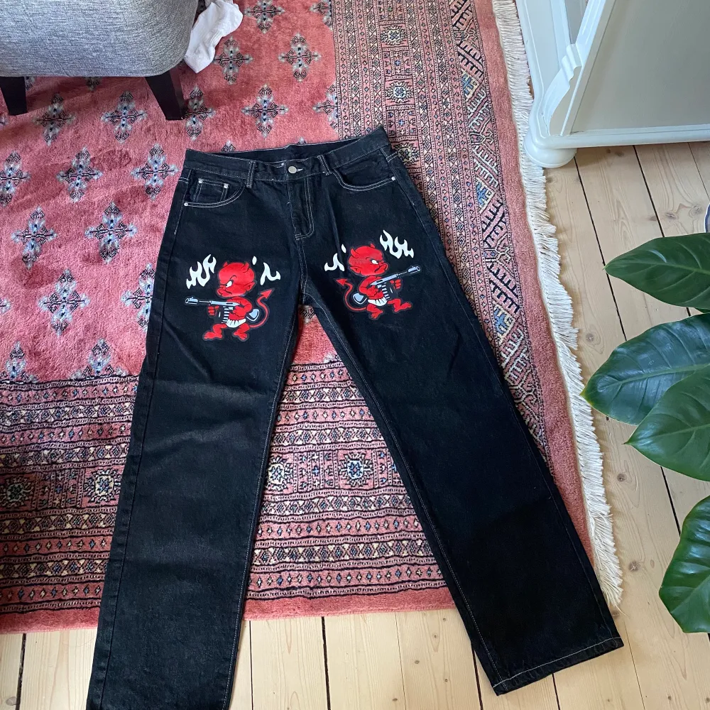 Jag har använt jeansen 2 gånger. Det är ett par jeans som har helt perfekt passform enligt mig. Kom privat för frågor eller fler bilder.. Jeans & Byxor.