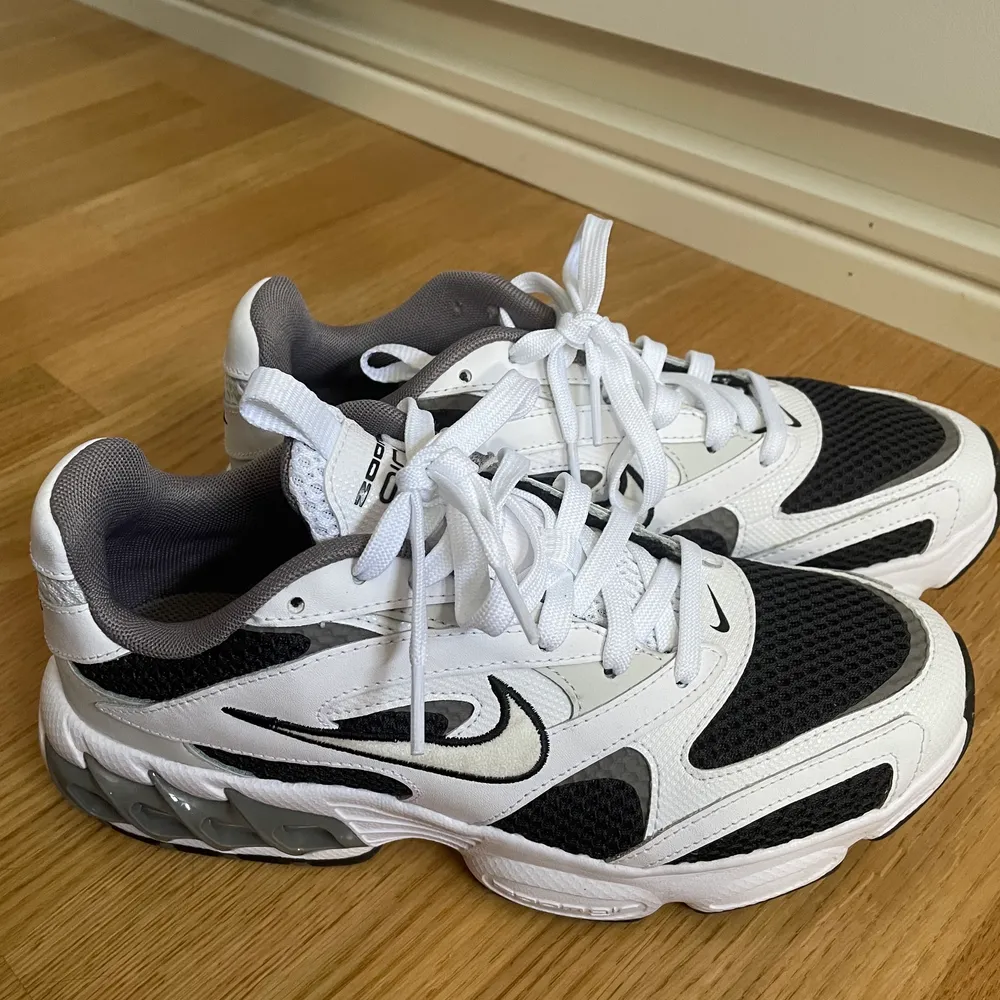Helt oanvända sneakers från Nike! Köpare står för frakt 💓. Skor.
