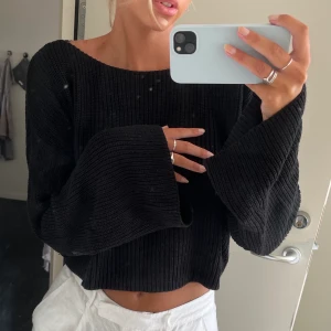 Stickad tröja  - Stickad tröja med utsvängda ärmar i storlek S från NA-KD🧡 perfekt till hösten