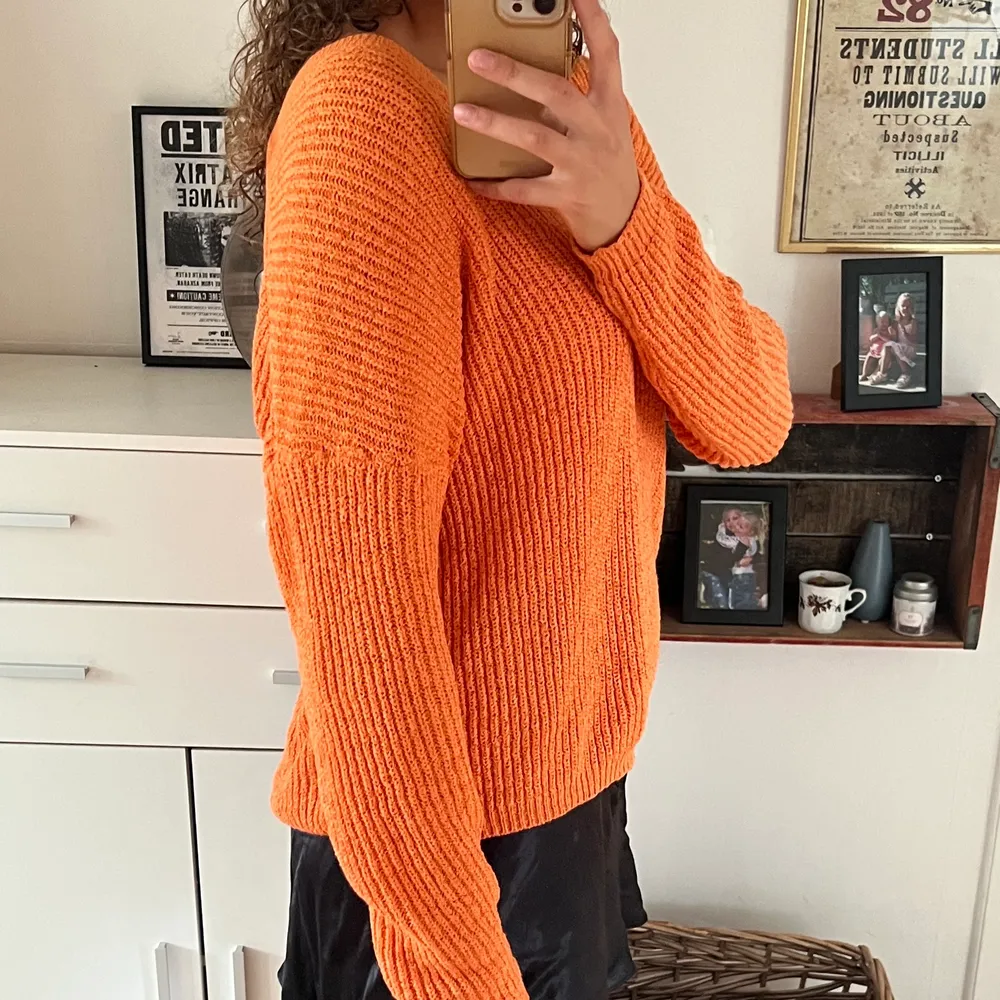 Orange stickad aningen oversized tröja 🧡 . Stickat.