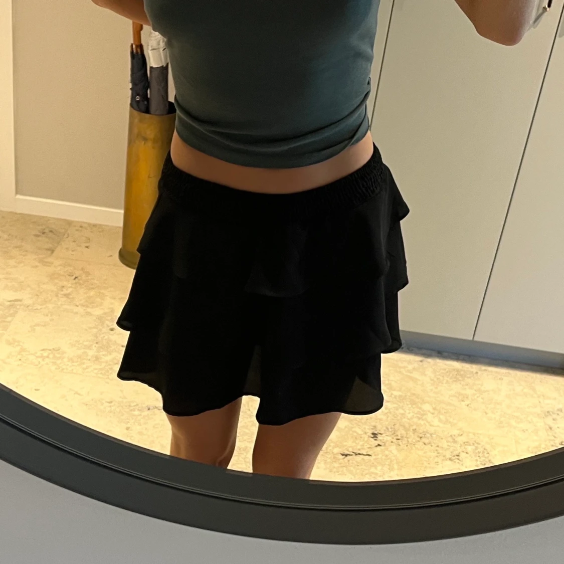 Svart volangkjol - 90