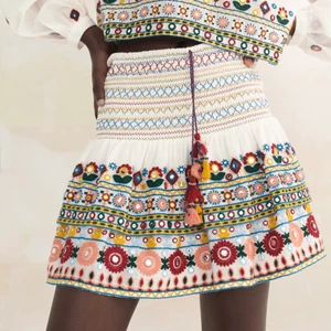 Zara kjol  - Säljer denna kjol från zara som är helt slutsåld, helt nyskick och hur fin som helst!