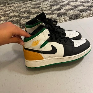 Jordans - Väldigt bra skick, endast använda ett fåtal gånger. Säljer de då jag inte får någon användning av de. Köparen står för frakt. Köpta för 1400kr