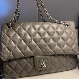 Chanel väska - Grå chanel liknande väska💕