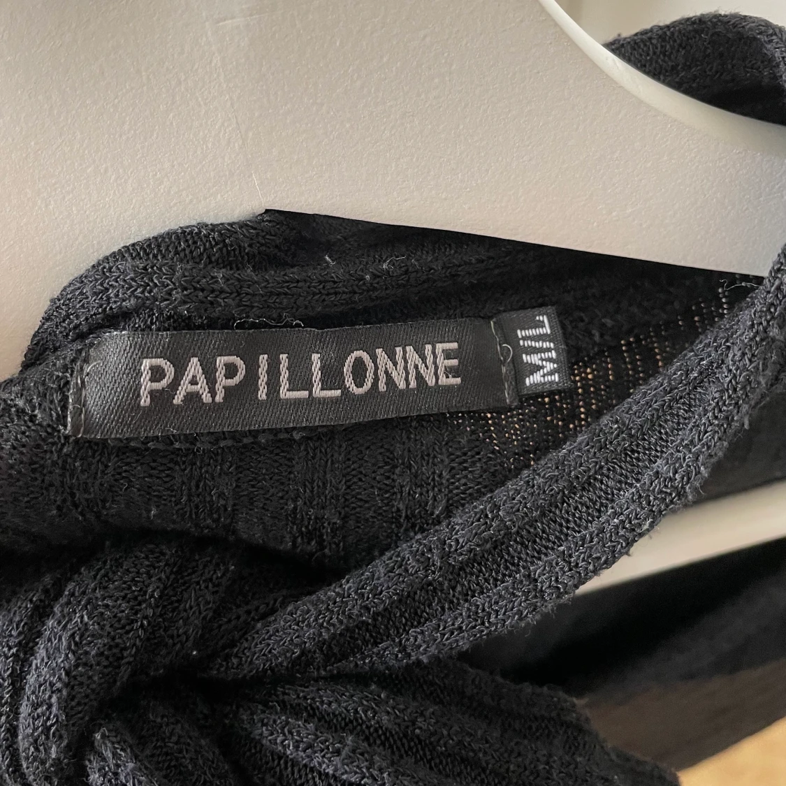 Topp med knytning i halsen - 90