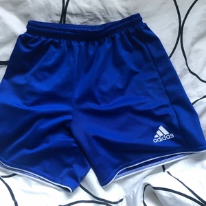 Bekväma shorts  - Bekväma snygga blå adidas shorts❤️