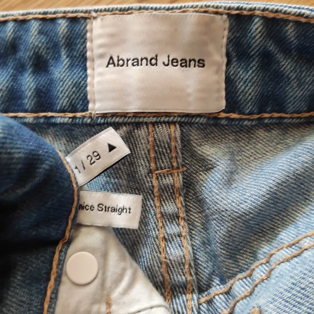 ABRAND jeans i storlek 29 ( midjemått: 71 cm). Helt underbar cargo stil 😍  . Jeans & Byxor.