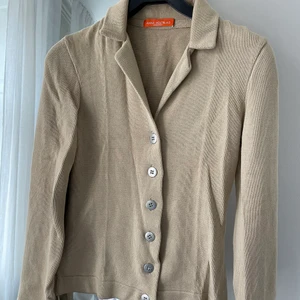 Kavaj kofta från Anna holtblad  - Snygg kavaj kofta från Anna holtblad  40 kr ex frakt