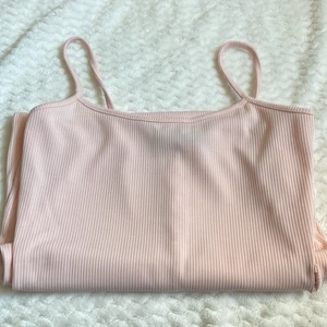 Rosa klänning  - Aldrig använt. Testat på bara. 