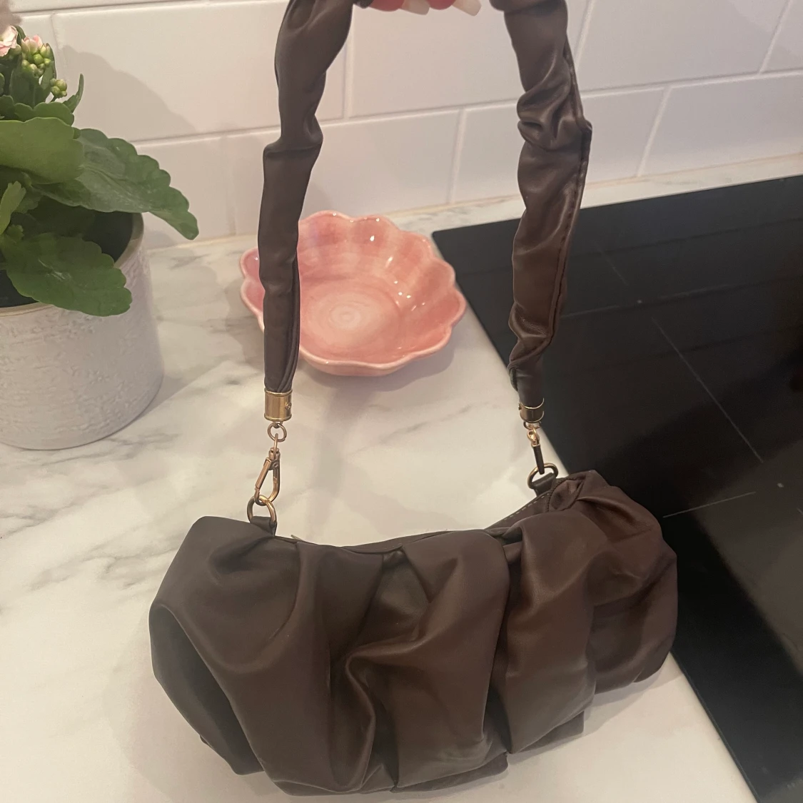 brun liten söt väska