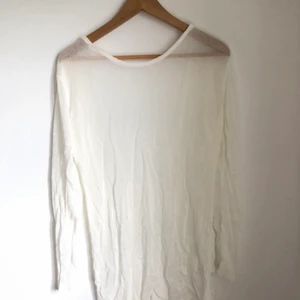 Strandklänning - Säljer denna genomskinliga strandklänning då den inte kommit till användning! Så snygg med öppen rygg😁 