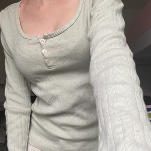 brandy tröja  - asgullig mint-grön tröja från brandy melville 💗 aldrig använd så i nyskick, kan mötas upp i stockholm o även frakta :)