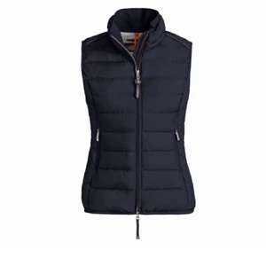 Parajumper väst - Säljer en parajumper väst i mörkblå, bra skick. Tyckte inte den passade min stil☺️ 