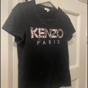 T shirt  - kenzo, nypris 2000kr