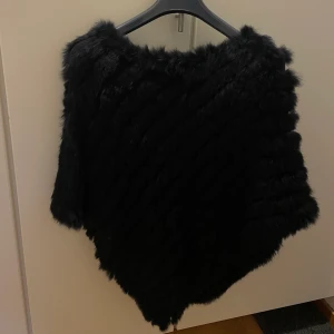 Päls poncho - Super fin poncho i päls, storlek S