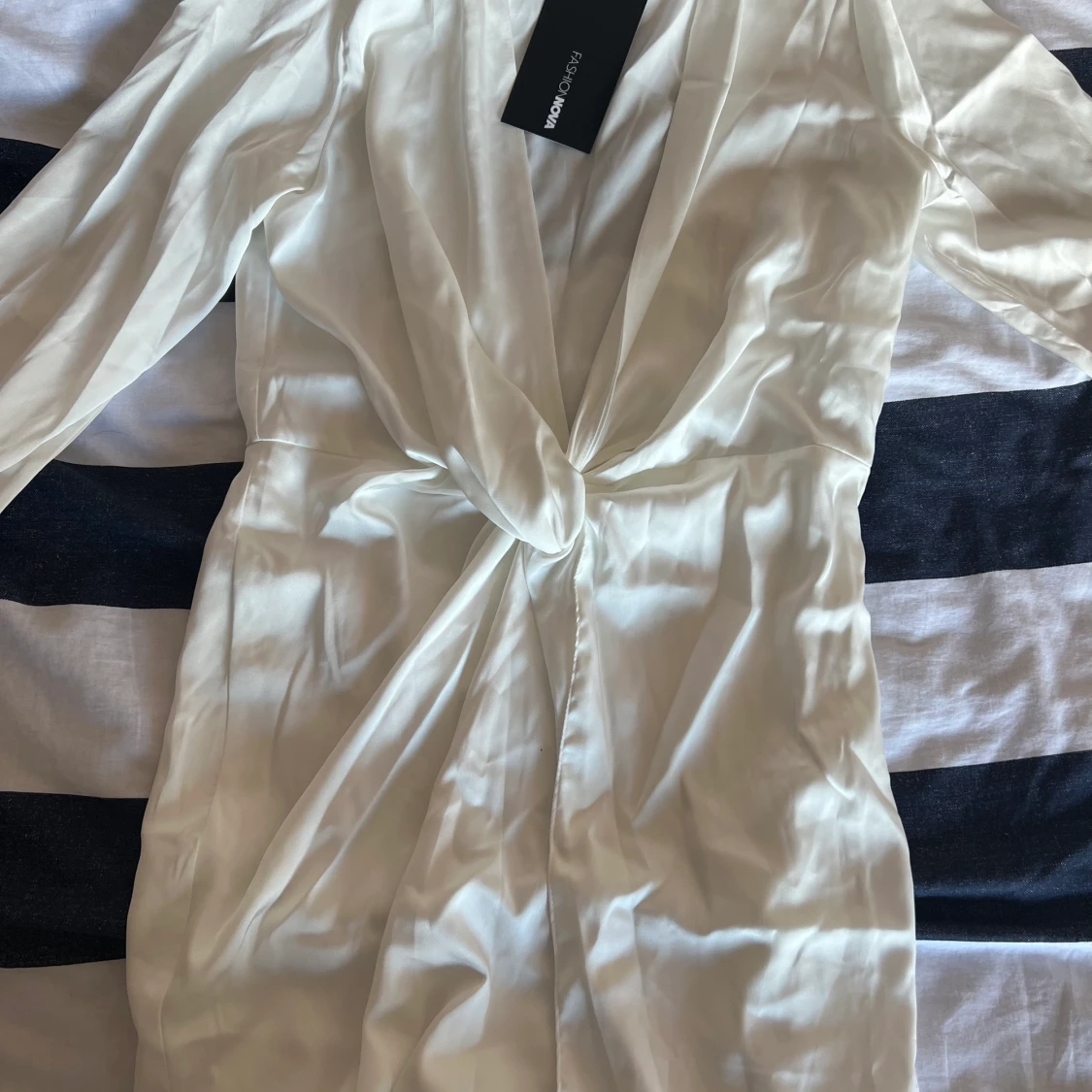 Jättesexig silkes klänning från Fashionnova 