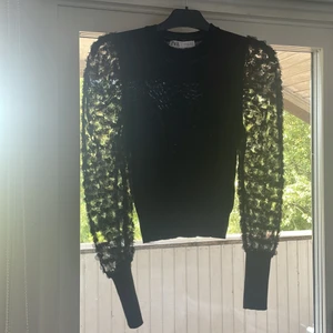 Zara tröja  - En jätte söt tröja från zara som endast används en gång så nästan som ny, skriv för frågor 