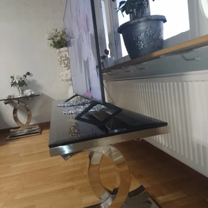 Pants - Säljer två likadana stöd bord ett tv bord hel sett 