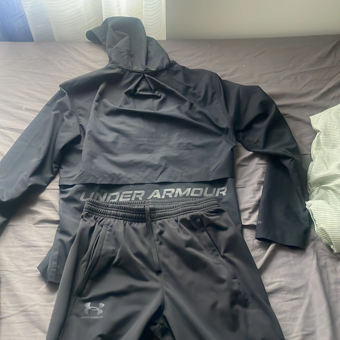 Under Armour traksuit svart 