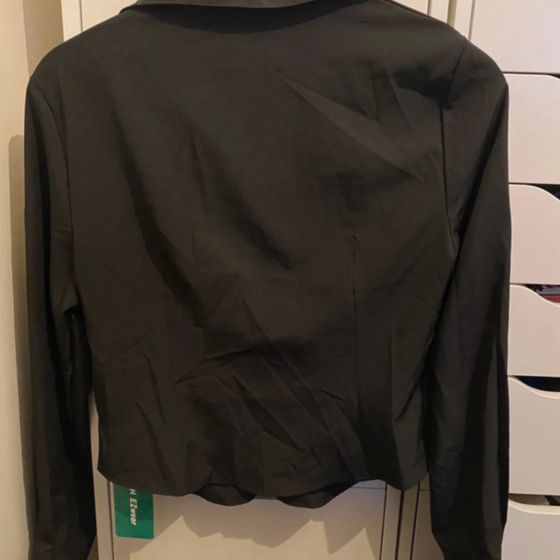 Svart skjorta med rynk från SHEIN - 1