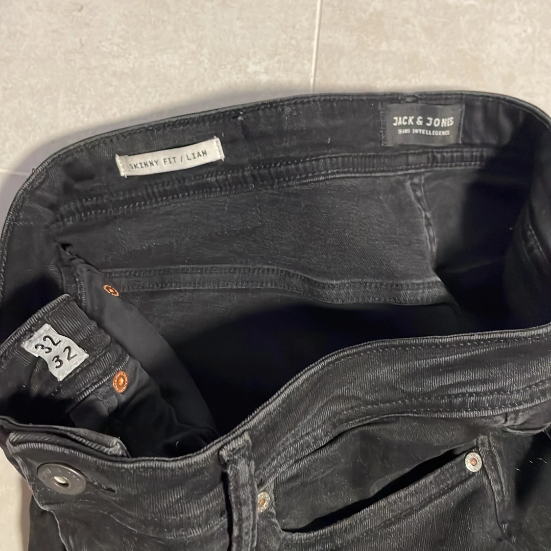 Svarta Jack & Jones jenas  - 1