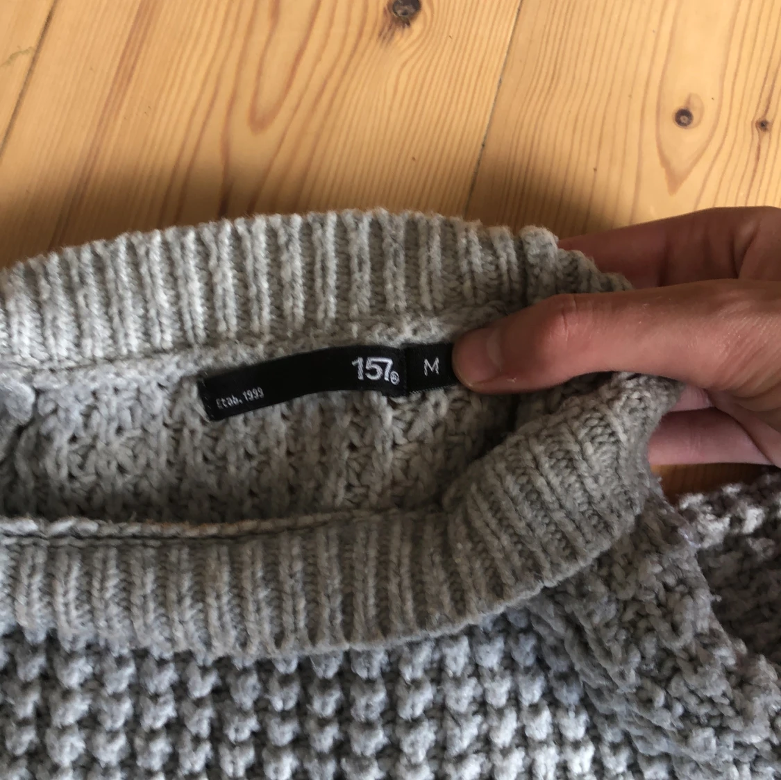 Grå stickad tröja från 157, M - 2