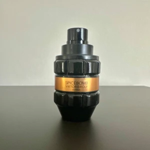 Viktor & Rolf Spicebomb Extreme Samples - Säljer splittar på Viktor & Rolf Spicebomb Extreme Eau de Parfum i storlekarna 2/5ml. Priserna är följande: 59kr | 99kr | Bara att skriva vid intresse