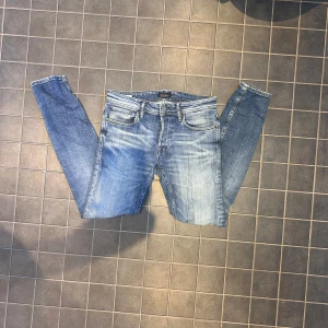 Jack and Jones jeans  - Säljer de här jätte snygga Jack and Jones jeansen i storlek W31 L32 i modellen slimfit/glenn, priset är inte fast utan kan diskuteras!