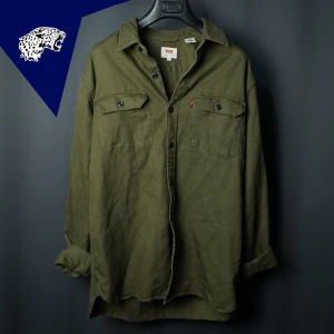 LEVIS OVERSHIRT - Fet overshirt från Levi’s i mörkgrön | Skick: 9/10 | Strl: S | Hör av dig om du undrar någonting!