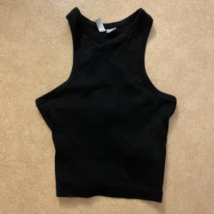 Topp - Helt vanlig svart topp, använd en gång.