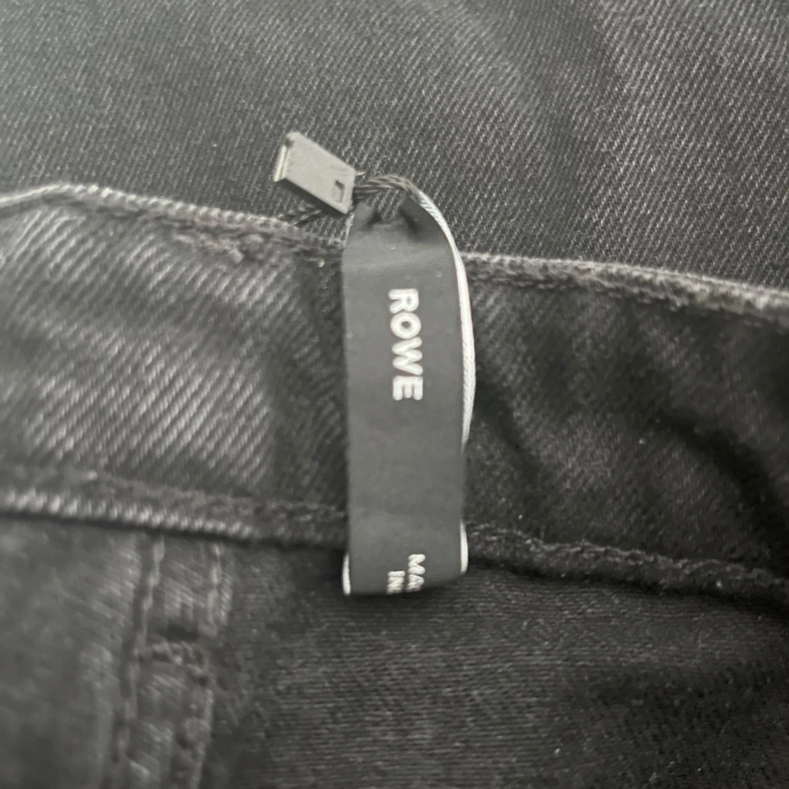 Svarta Weekday Rowe jeans 29/32 - 4