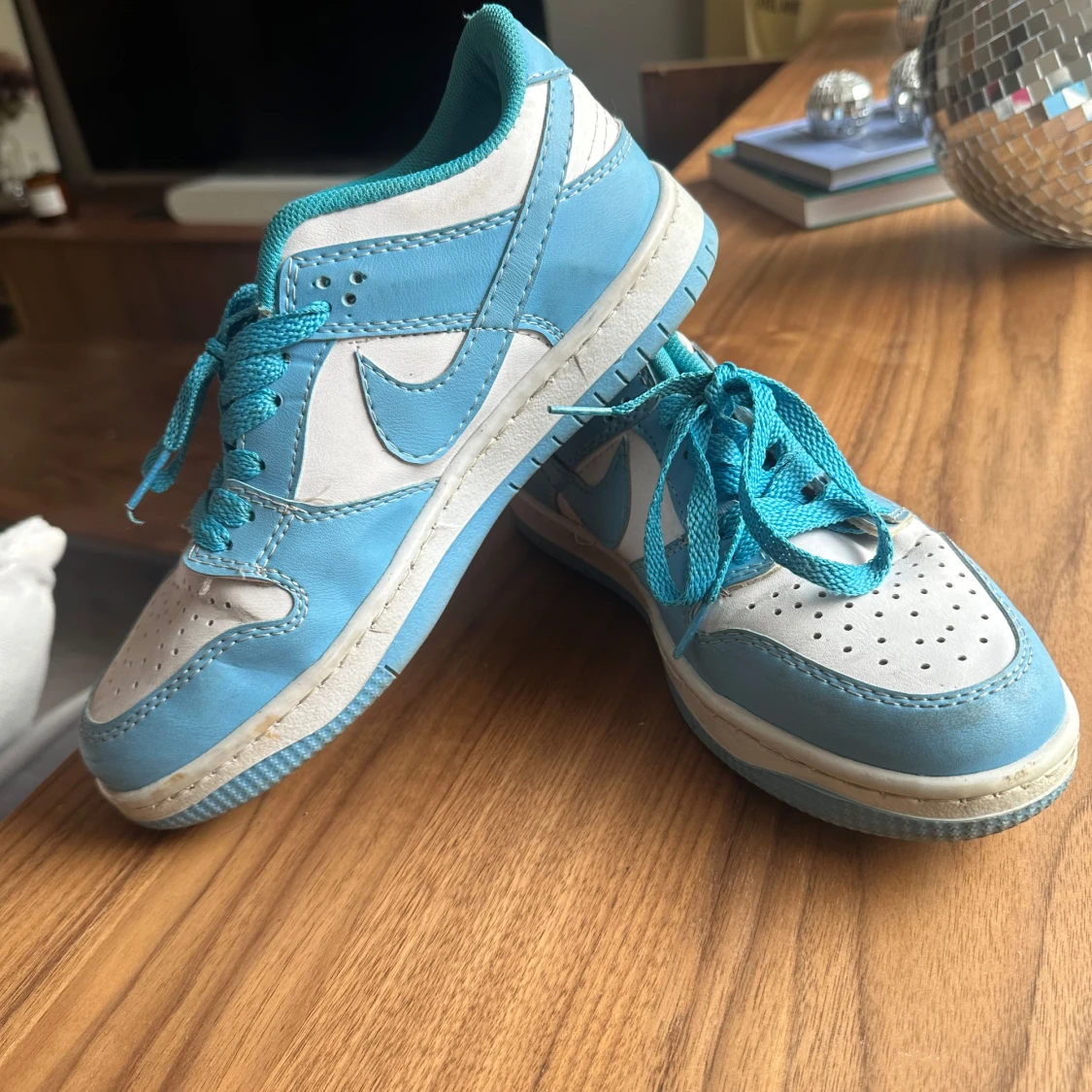 Nike Dunk Low blå och vita sneakers (inte riktiga) - 3