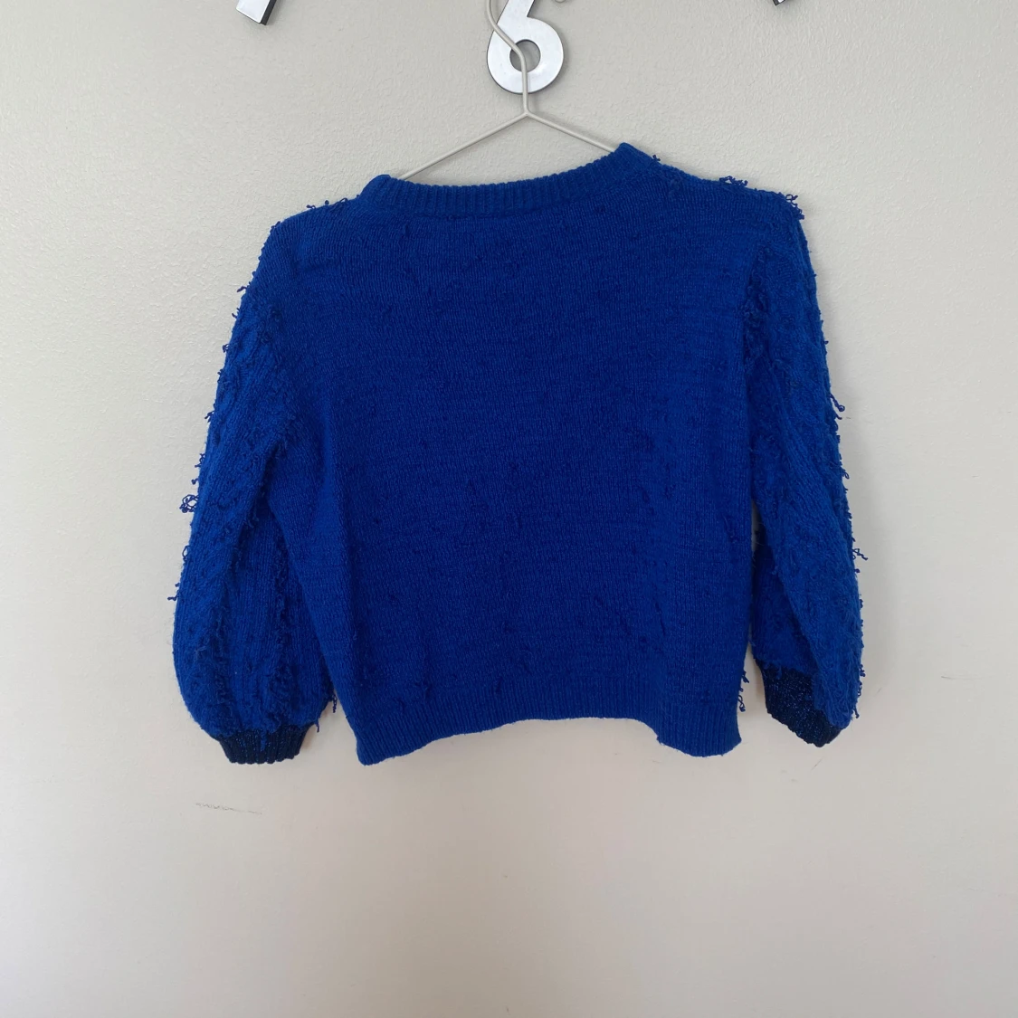 Blå stickad tröja från Mango - 1