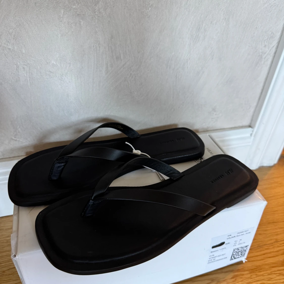 Svarta sandaler från H&M premium selection, strl 38