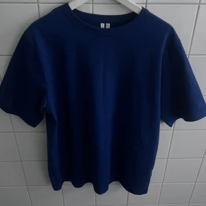 ARKET - 100 % Bomull Koboltblå T-shirt - Storlek S, passar S/M.