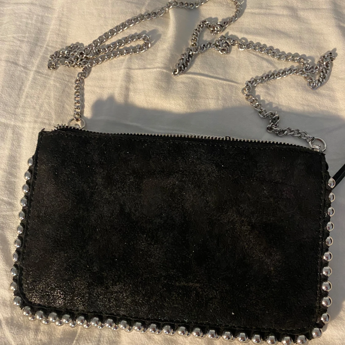 Svart axelväska med kedja från Zara - 1
