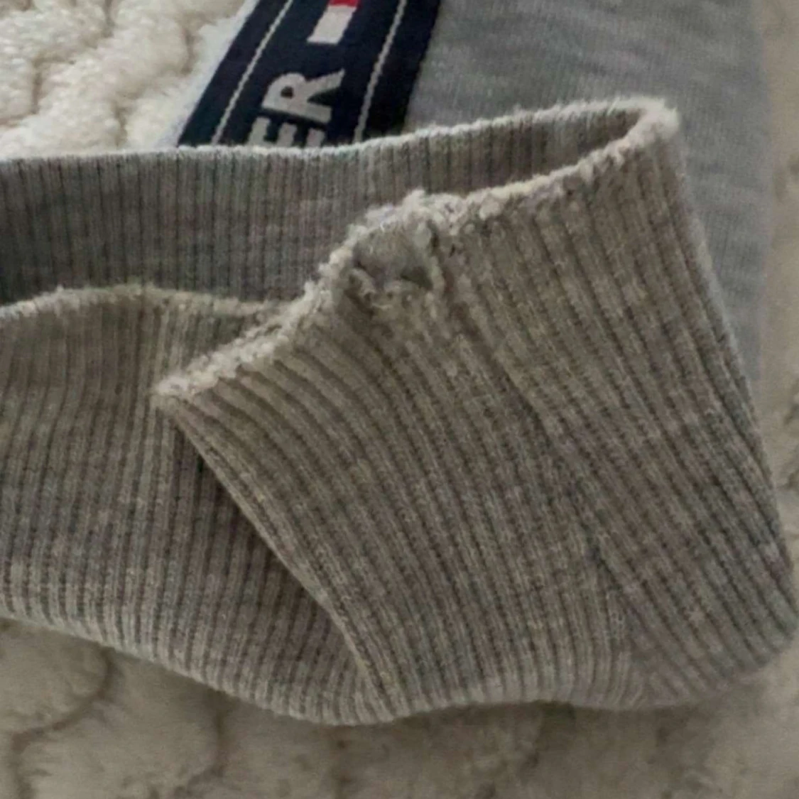 Grå zip hoodie från Tommy Hilfiger - 3