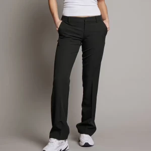 Kostymbyxor  - Svarta kostymbyxor som inte kommer till användning🤍