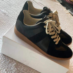 Maison margiela gats  - endast dustbag box o skor som kommer. Säljer då dom var för stora för mig