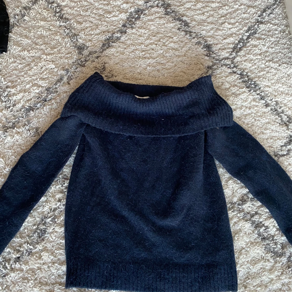 Mörkblå  offshoulder stickad tröja - 1